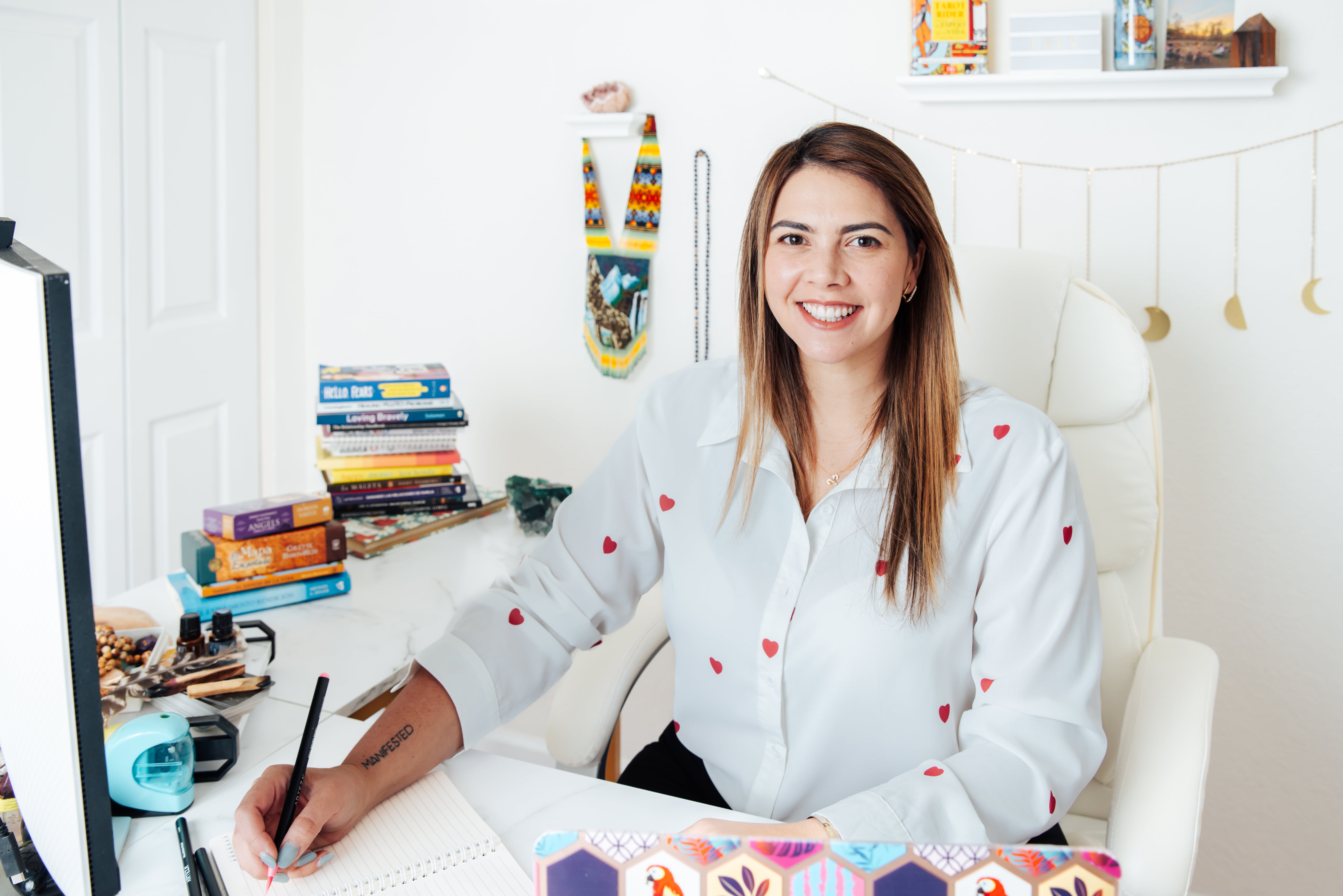 Fotografía de perfil: TRIBU 11 es un programa online en el que vas adquirir herramientas de autoconocimiento, sanación y puedas tomar acción para alinearte con tu próposito de vida, mientras creas tu comunidad de apoyo con gente que vibra tan cool como tú.